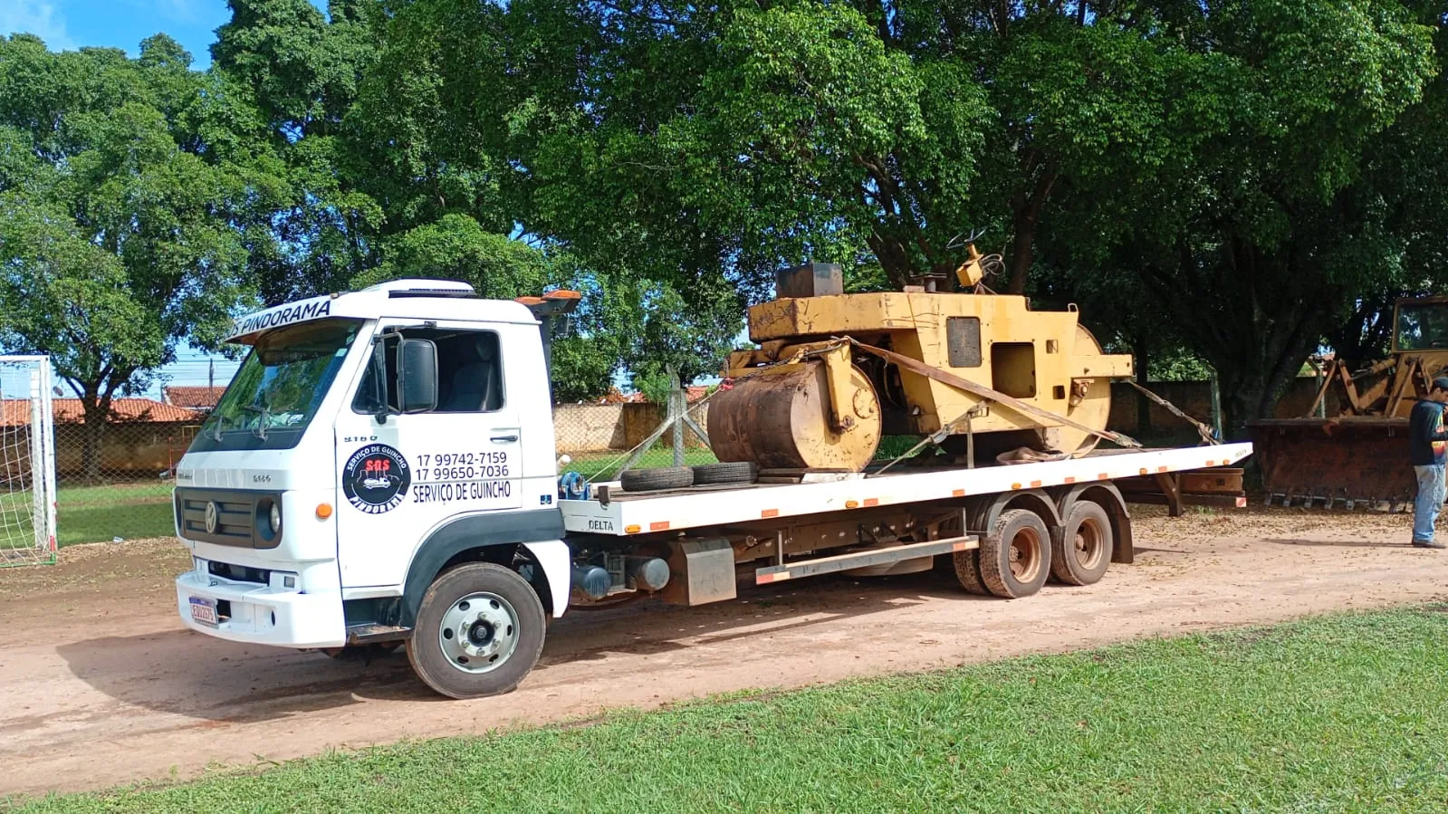 TRANSPORTE DE UM ROLO COMPRESSOR.